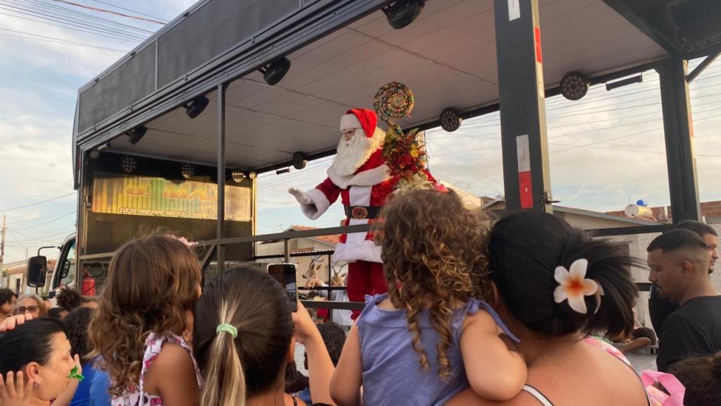Prefeitura de Campina Grande promove ‘Chegada do Papai Noel’ no Aluízio Campos para cerca de mil&nbsp;pessoas